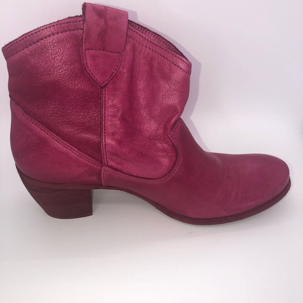 Chinese Laundry pink Cowboy boots